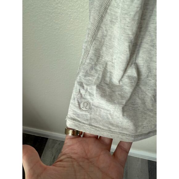 Lululemon Superb Long Sleeve Tee in Gray Size 6 - Picture 4 of 5
